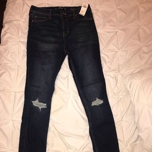 Never worn dark wash hollister jeans